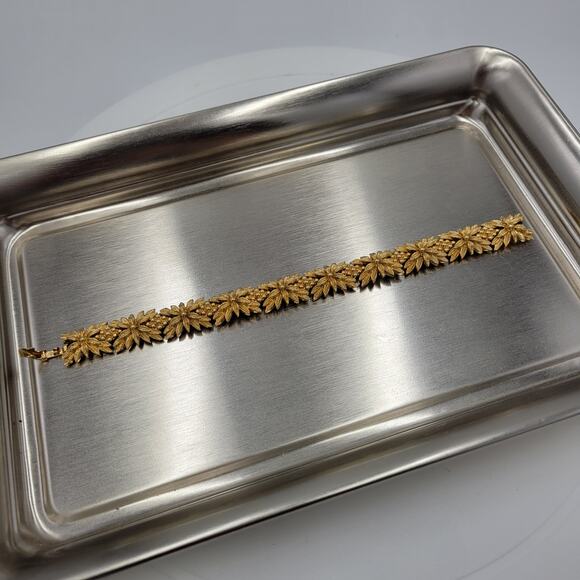 Sarah Coventry Flowers Chain Bracelet 8" Gold Tone Textured Fashion Jewelry - Picture 9 of 12